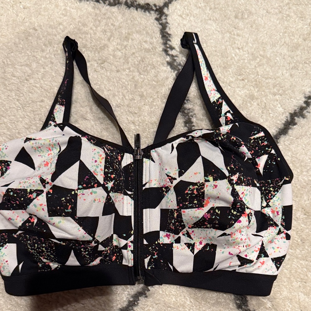 Victoria Sport Stylish Black and White Women's Sports Bra